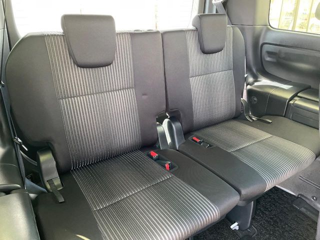 TOYOTA VOXY HYBRID 2019 Image 31