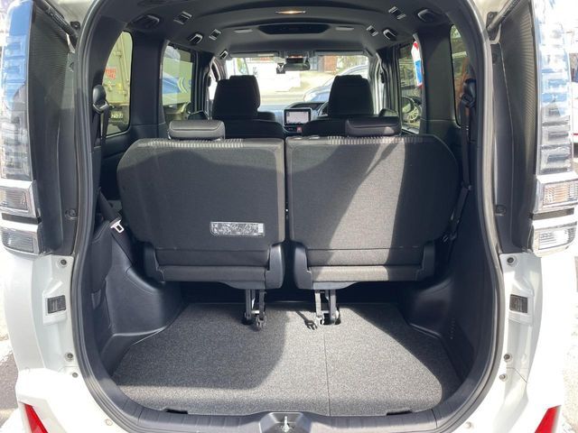 TOYOTA VOXY HYBRID 2019 Image 31