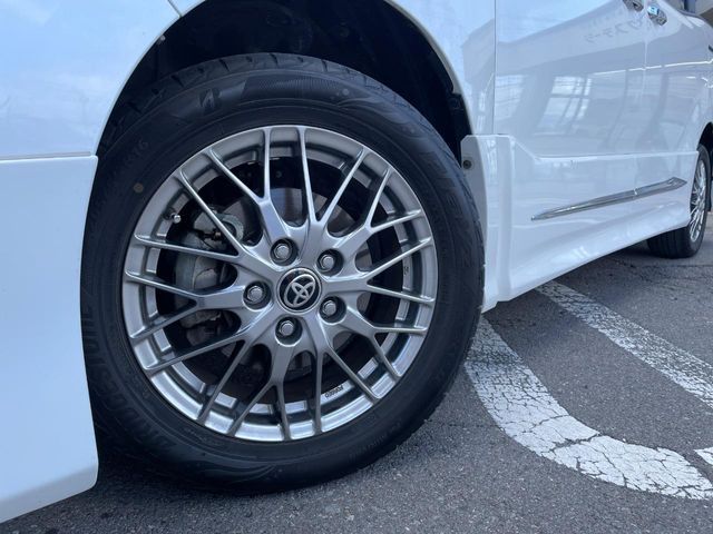 TOYOTA VOXY HYBRID 2019 Image 31