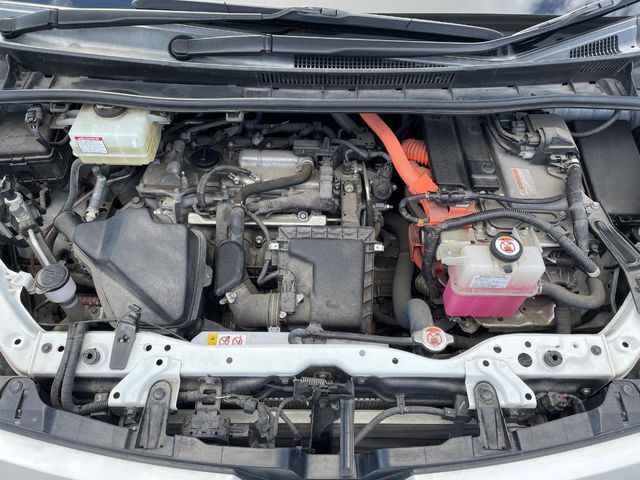 TOYOTA VOXY HYBRID 2019 Image 31