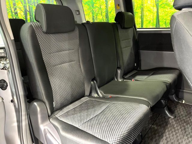 TOYOTA NOAH 2009 Image 31