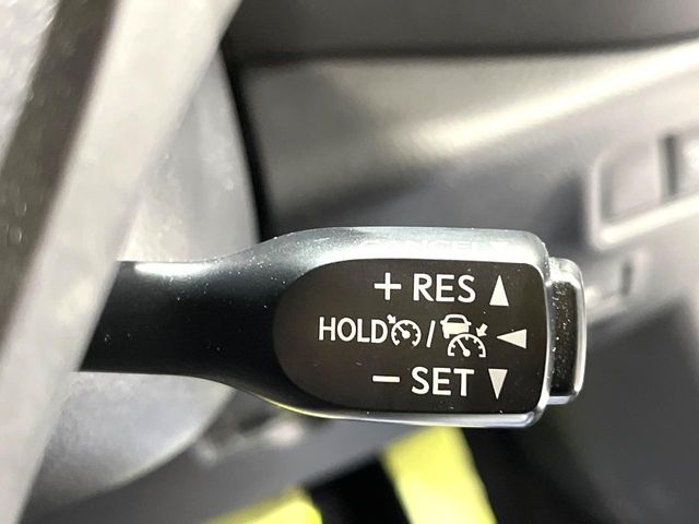 TOYOTA C-HR 2017 Image 31