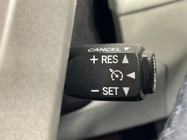 TOYOTA PRIUS ALPHA 2011 Image 31