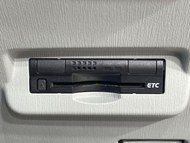 TOYOTA PRIUS ALPHA 2011 Image 31