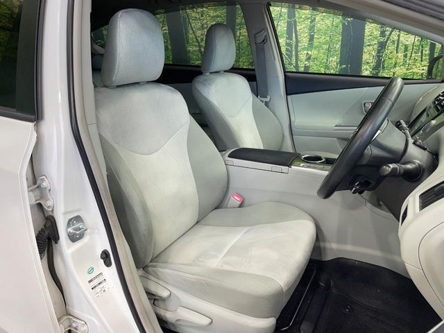 TOYOTA PRIUS ALPHA 2011 Image 31