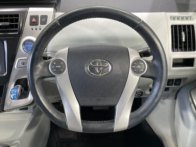 TOYOTA PRIUS ALPHA 2011 Image 31