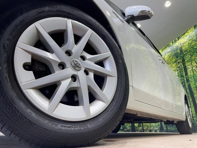 TOYOTA PRIUS ALPHA 2011 Image 31