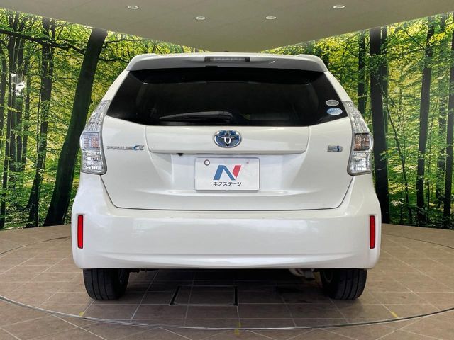 TOYOTA PRIUS ALPHA 2011 Image 31