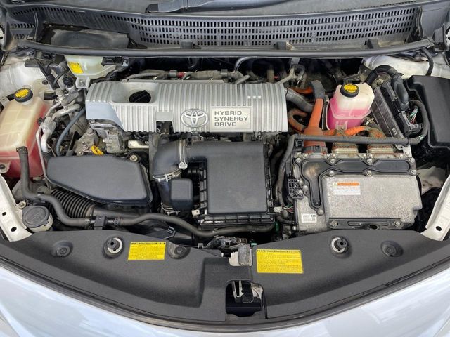 TOYOTA PRIUS ALPHA 2011 Image 31