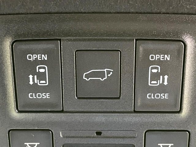 TOYOTA VOXY HYBRID 2022 Image 31