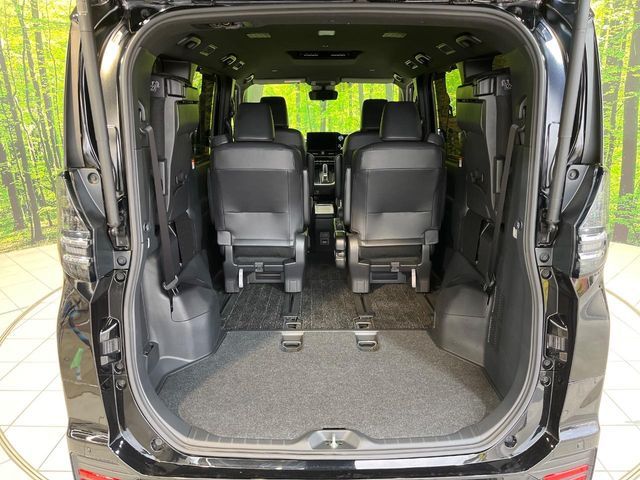 TOYOTA VOXY HYBRID 2022 Image 31