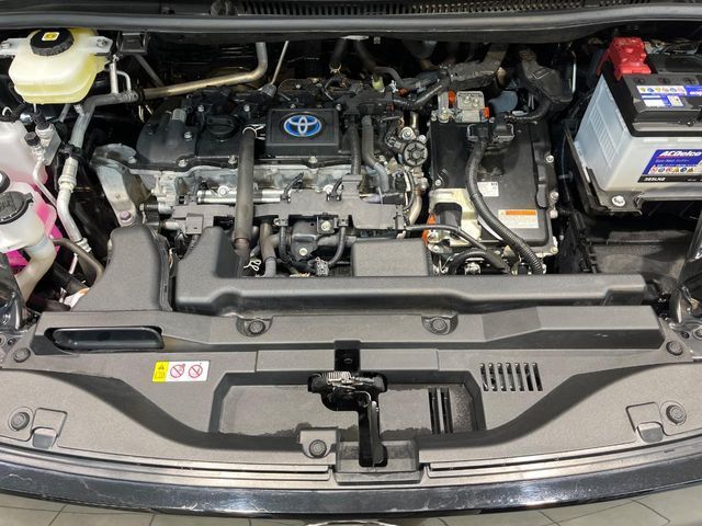 TOYOTA VOXY HYBRID 2022 Image 31