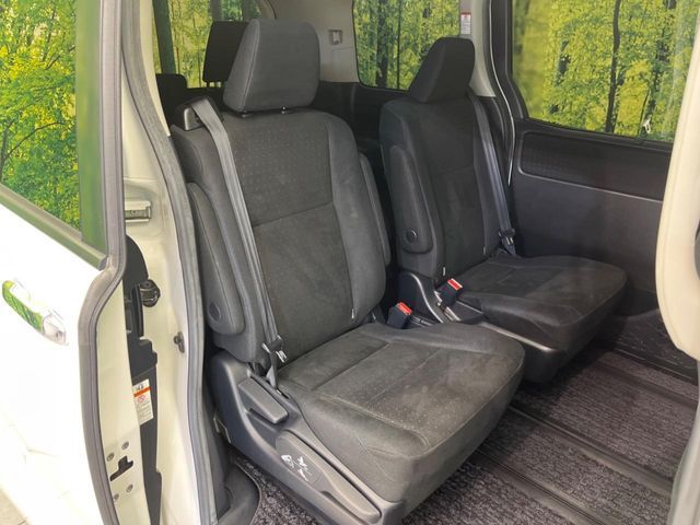 TOYOTA NOAH HYBRID 2015 Image 31