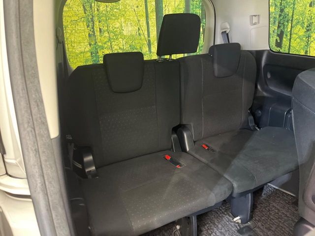 TOYOTA NOAH HYBRID 2015 Image 31