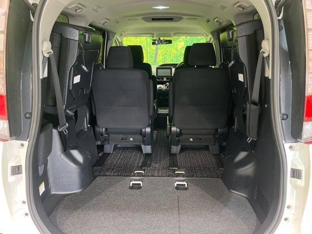 TOYOTA NOAH HYBRID 2015 Image 31