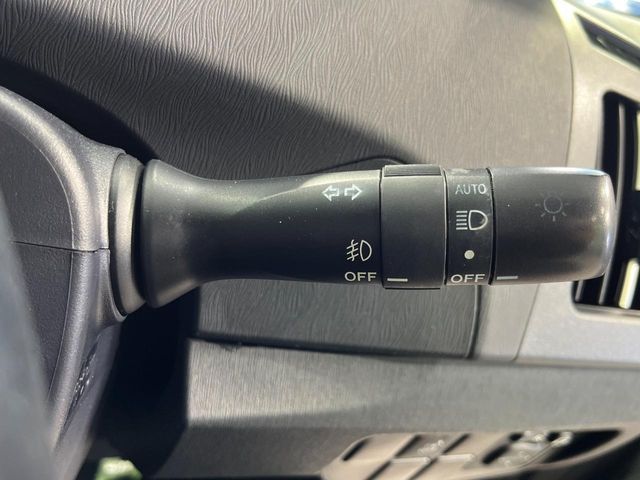 TOYOTA PRIUS 2015 Image 31