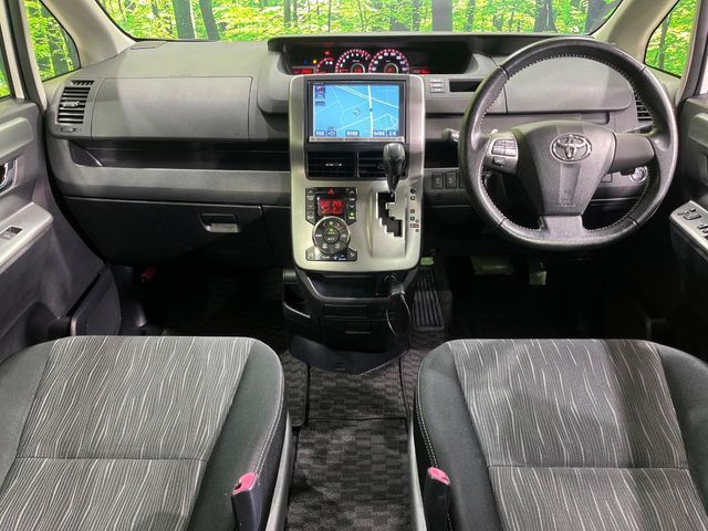 TOYOTA VOXY 4WD 2012 Image 31