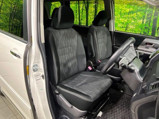 TOYOTA VOXY 4WD 2012 Image 31