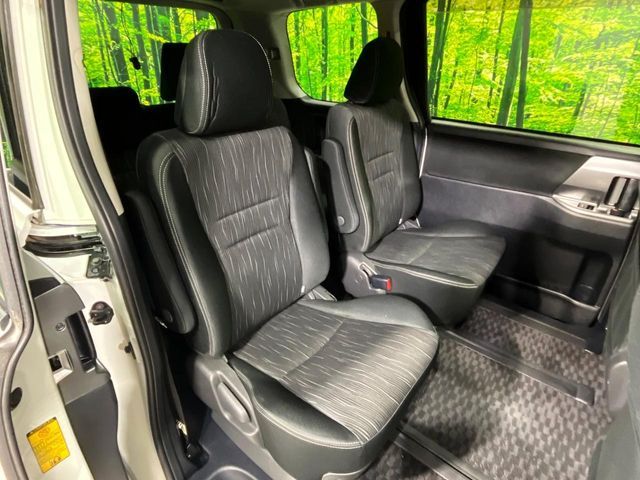 TOYOTA VOXY 4WD 2012 Image 31