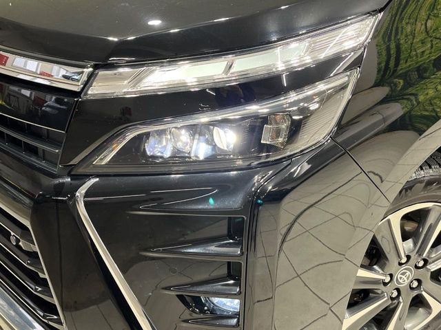 TOYOTA VOXY 4WD 2019 Image 31