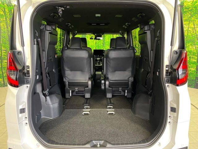 TOYOTA NOAH 4WD 2025 Image 31