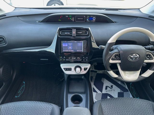 TOYOTA PRIUS 2017 Image 31