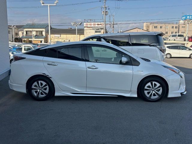 TOYOTA PRIUS 2017 Image 31