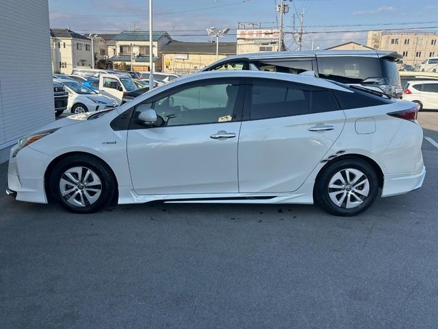 TOYOTA PRIUS 2017 Image 31