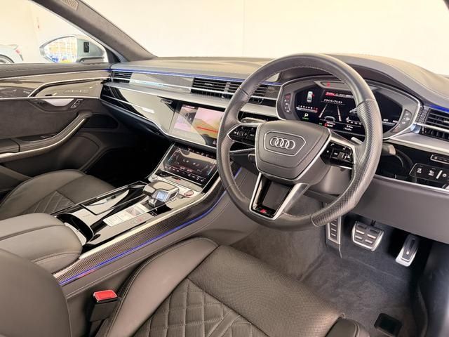 AUDI S8 2022 Image 31