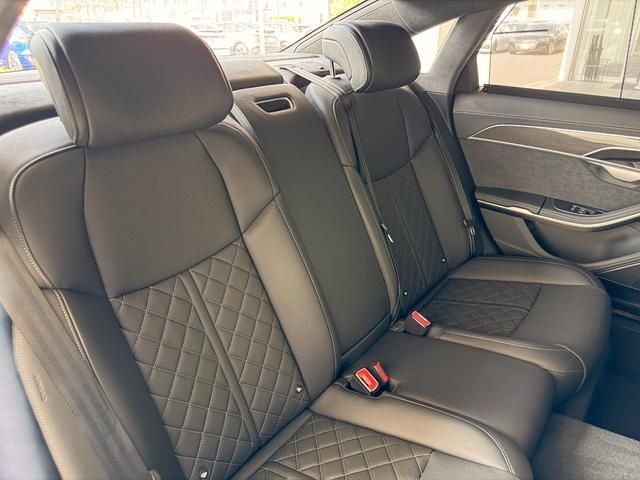 AUDI S8 2022 Image 31