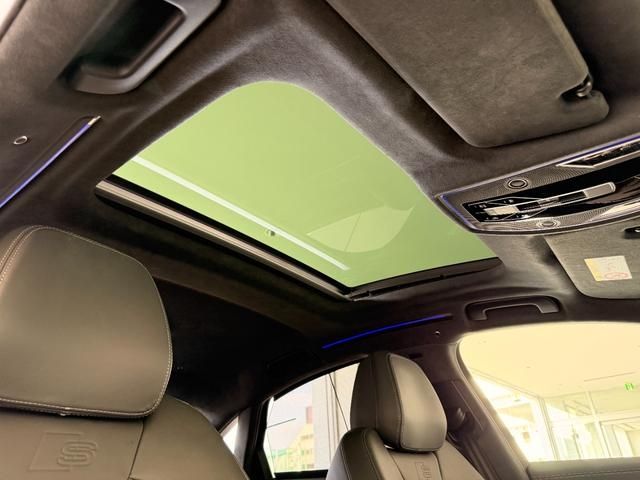 AUDI S8 2022 Image 31