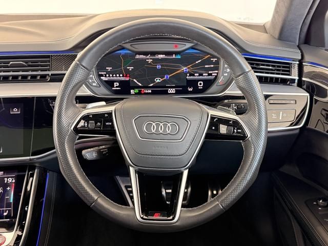 AUDI S8 2022 Image 31