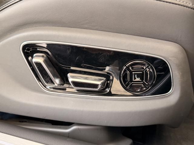 AUDI S8 2022 Image 31