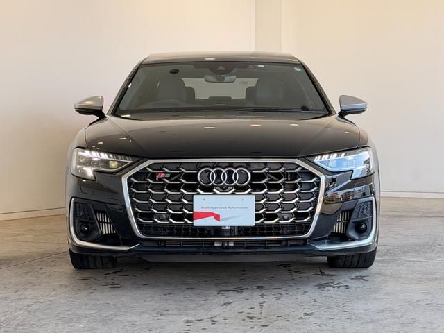 AUDI S8 2022 Image 31
