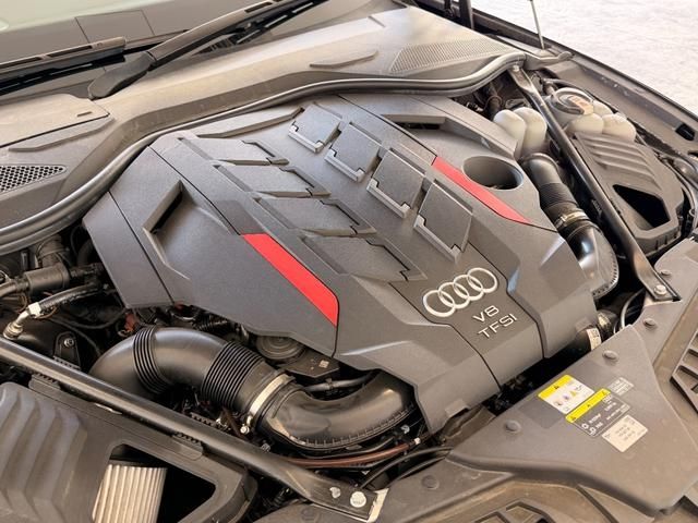 AUDI S8 2022 Image 31