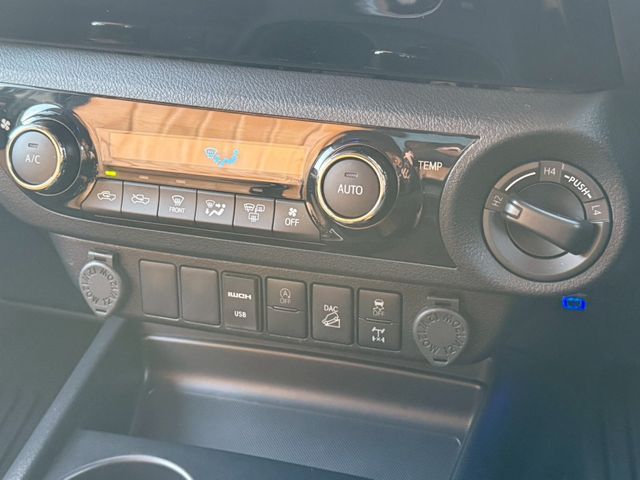 TOYOTA HILUX 4WD 2021 Image 31