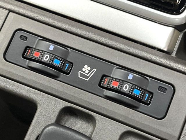 TOYOTA LANDCRUISER PRADO 2023 Image 31