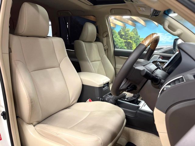 TOYOTA LANDCRUISER PRADO 2023 Image 31