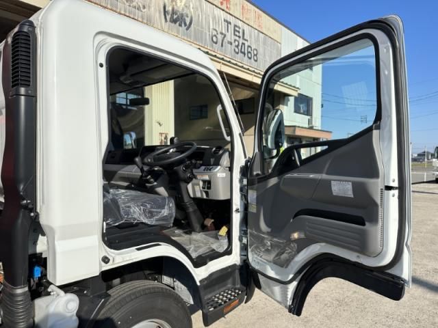 MITSUBISHI CANTER 2024 Image 31