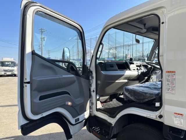 MITSUBISHI CANTER 2024 Image 31