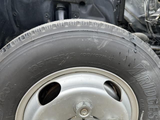 HINO DUTRO 2011 Image 31