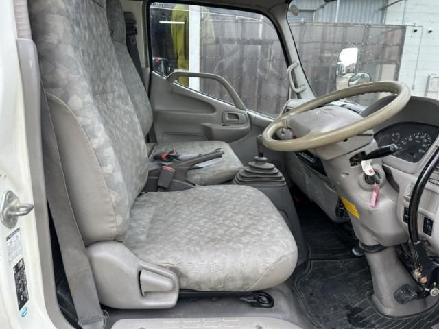 HINO DUTRO 2011 Image 31