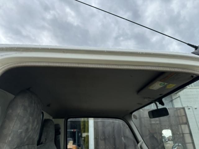 HINO DUTRO 2011 Image 31