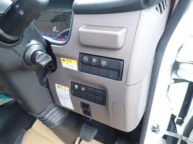 MITSUBISHI CANTER 2024 Image 31