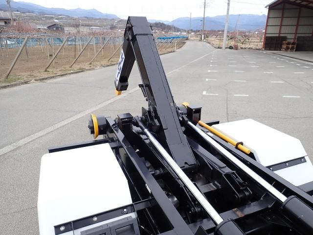 MITSUBISHI CANTER 2024 Image 31