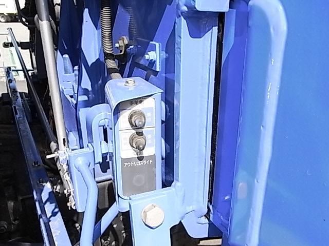 MITSUBISHI FUSOU FIGHTER 2013 Image 31