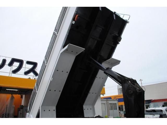 MITSUBISHI FUSOU SUPER GREAT 2013 Image 31