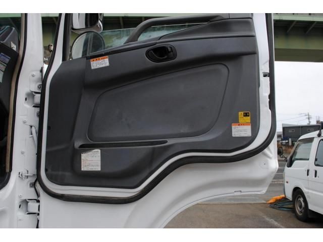 MITSUBISHI FUSOU SUPER GREAT 2013 Image 31