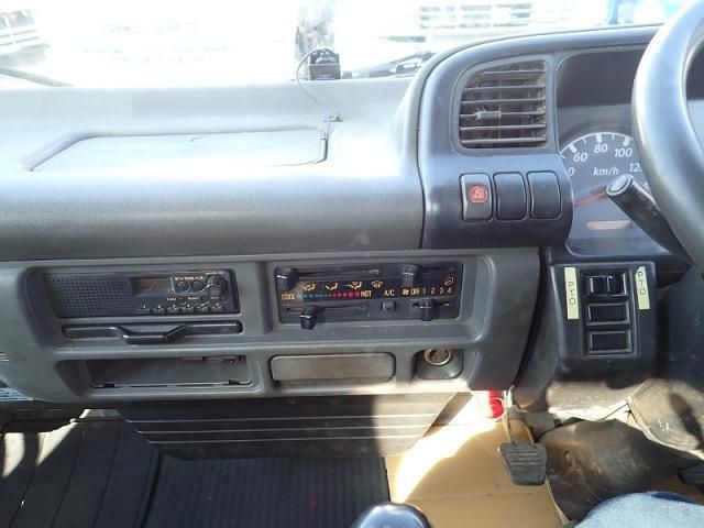 ISUZU ELF 2003 Image 31