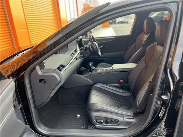 TOYOTA LEXUS ES300H 2019 Image 31